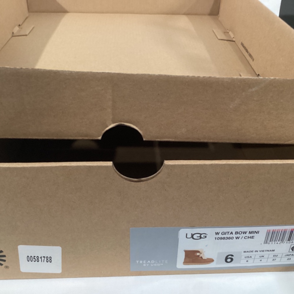 UGG boot - Picture 6 of 6